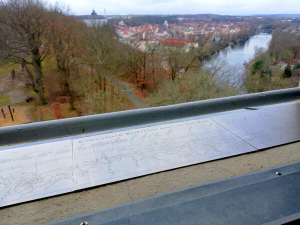 Bild vergrößern: Neue Panoramabeschilderung am Bismarckturm