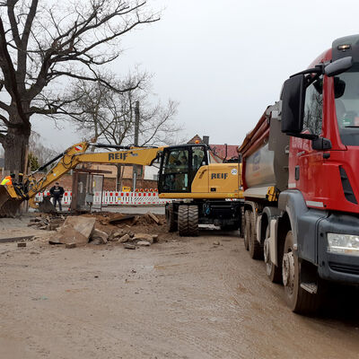 Bild vergrößern: Kleinkorbetha Rckbau Bushaltestelle Firma Reif