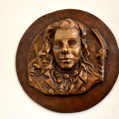 Bild vergr&ouml;&szlig;ern: Novalis-Bronzeb�ste Claudia Weidenbach