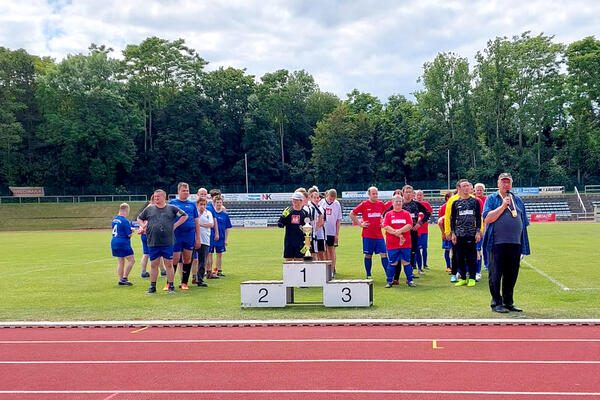 Bild vergr&ouml;&szlig;ern: Senioren- und Behindertensportfest 2022 Siegerehrung Fu�ballturnier