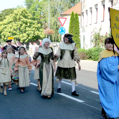 Bild vergrößern: Festumzug