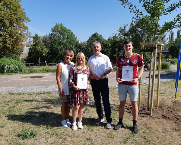 Bild vergrößern: Spendenscheck Robby Risch