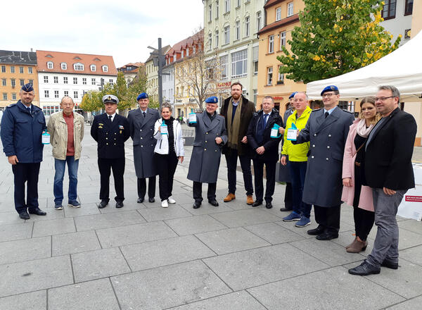 Bild vergr&ouml;&szlig;ern: Spendensammlung Kriegsgr�berf�rsorge