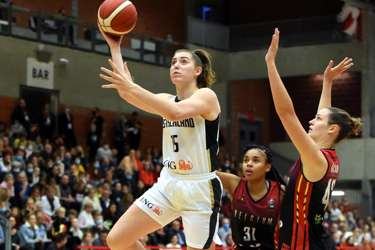 Bild vergrößern: Luisa Geiselsoeder gegen Belgien_Deutscher Basketballbund