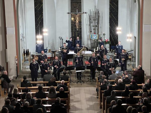 Bild vergrößern: Benefizkonzert Bundeswehr