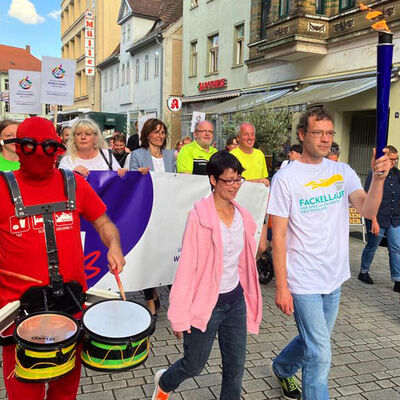 Bild vergrößern: 2022-06-10 Fackellauf Olympia