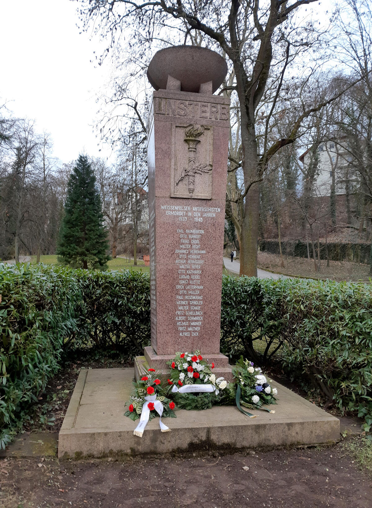 Bild vergrößern: Gedenkstein für Opfer des NS