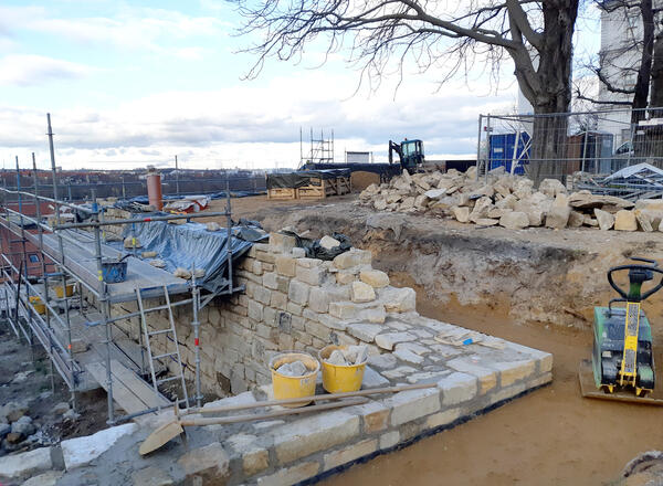 Bild vergrößern: Schlossmauer