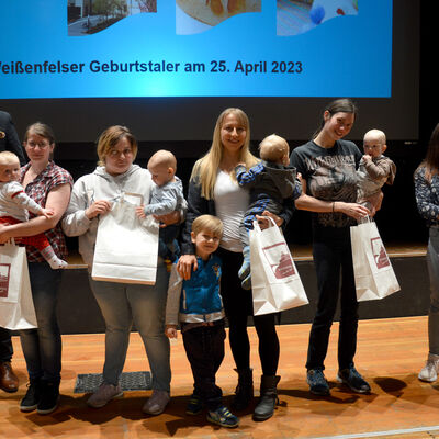 Bild vergrößern: Geburtstaler bergabe 4