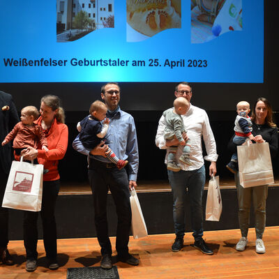 Bild vergrößern: Geburtstaler bergabe 5
