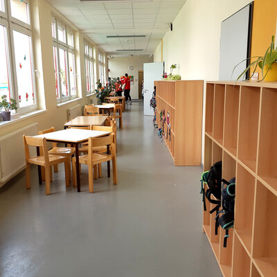 Bild vergrößern: Grundschule Tagewerben bergabe Flur