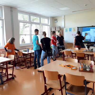 Bild vergrößern: Grundschule Tagewerben bergabe Klassenzimmer