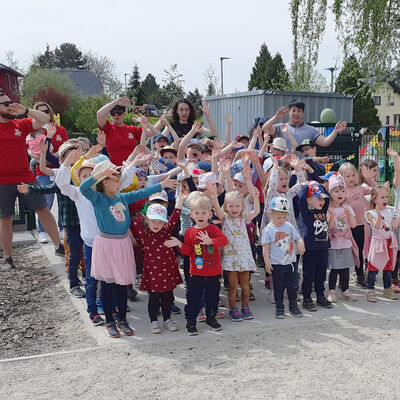Bild vergrößern: Grundschule Tagewerben bergabe Programm Kita-Kinder