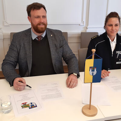 Bild vergrößern: 2023-04-24 Kooperationsvertrag Polizei Stadt