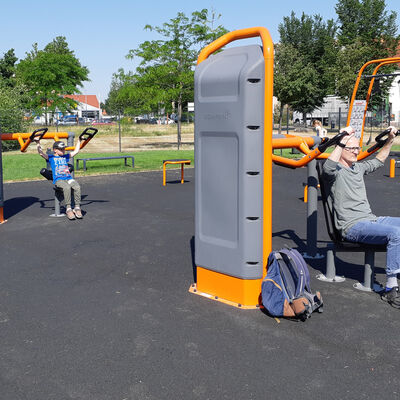 Bild vergrößern: 2023-06-13 Fitnessanlage Neustadtpark Krafttraining