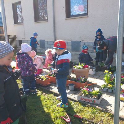 Bild vergr&ouml;&szlig;ern: Fr�hjahrsputz Kita Zwergenst�bchen