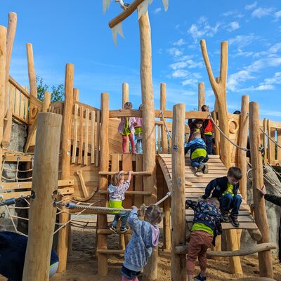 Bild vergrößern: Spielplatz Stadtbalkon Haus unserer Kinder