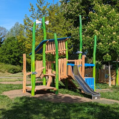 Bild vergrößern: Spielplatz Stadtbalkon Rutschenhaus