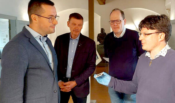 Bild vergrößern: Prsentation des Silbertalers_Anke Fey Stadt Weienfels