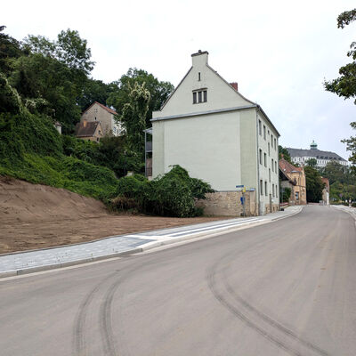 Bild vergrößern: Leipziger Strae mit barrierefreier Bushaltestelle