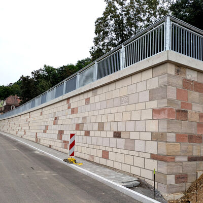 Bild vergrößern: Sttzmauer Hohe Strae