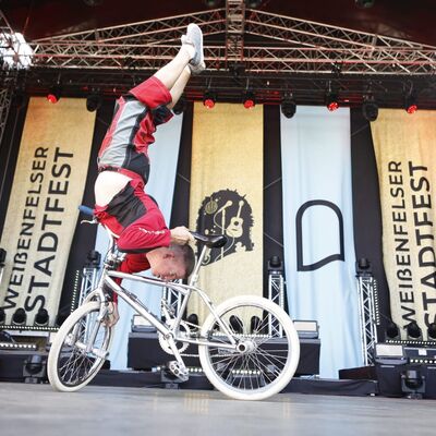 Bild vergrößern: Artistik-Show Marktbhne Stadtfest_Anne Kasten