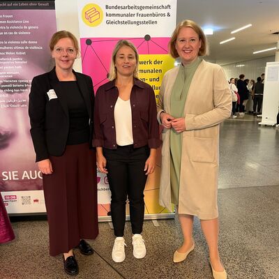 Bild vergr&ouml;&szlig;ern: Bundeskonferenz der Gleichstellungsbeauftragten Verena Bentele Lisa Paus
