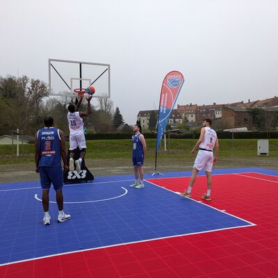 Bild vergr&ouml;&szlig;ern: Basketball-Court MBC