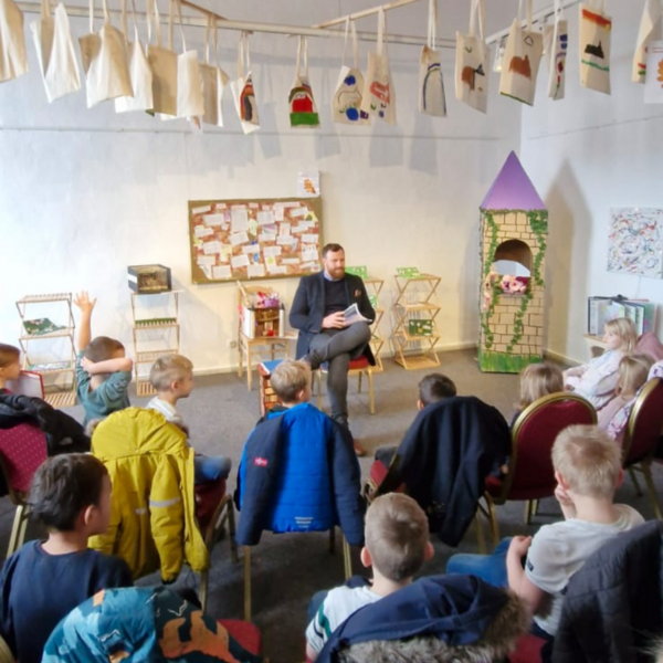 Bild vergr&ouml;&szlig;ern: Vorlesetag Martin Papke_Museum Wei�enfels