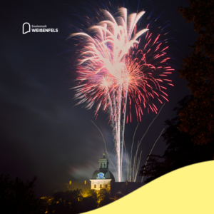 Bild vergr&ouml;&szlig;ern: Schloss mit Feuerwerk