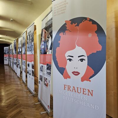 Bild vergrößern: Frauentag Festveranstaltung 2025 Ausstellung