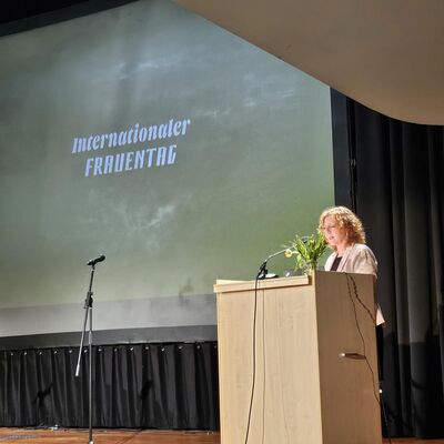 Bild vergrößern: Frauentag Festveranstaltung 2025 Katja Henze