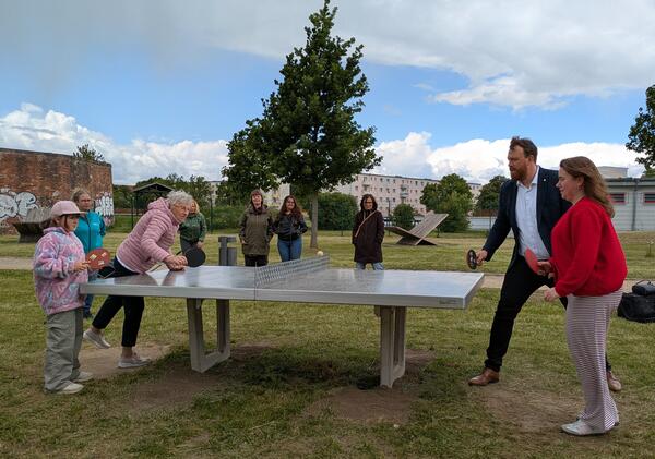 Bild vergrößern: Nachbarschaftsfest Tischtennisplatte