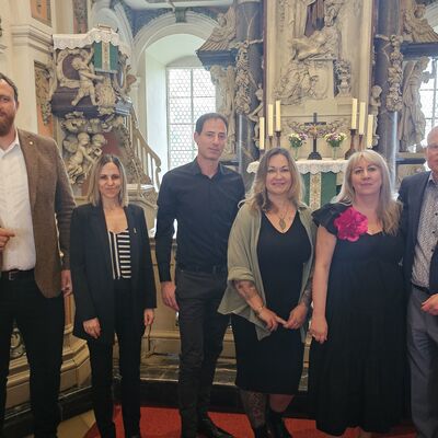 Bild vergr&ouml;&szlig;ern: Die internationale Ausstellung �Everlasting� wurde am 17. August 2025 in der Schlosskirche Wei�enfels er�ffnet