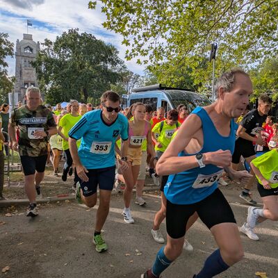 Bild vergrößern: Lauf gegen Gewalt Start