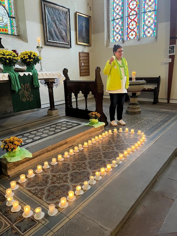 Bild vergrößern: Lucia-Aktion Kerzen in der Laurentiuskirche
