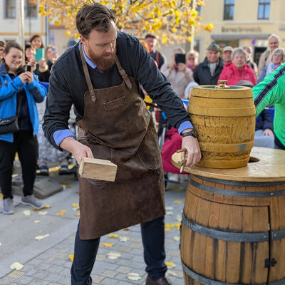 Bild vergr&ouml;&szlig;ern: Bierfassanstich