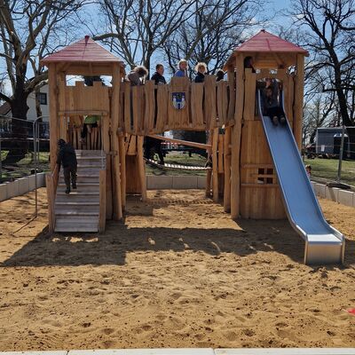 Bild vergr&ouml;&szlig;ern: 2025-04-10 Spielplatz Bismarckturm Burg