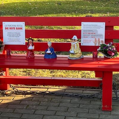 Bild vergr&ouml;&szlig;ern: Rote Bank in Reichardtswerben