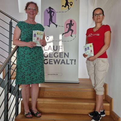 Bild vergr&ouml;&szlig;ern: Lauf gegen Gewalt Kaja Henze und Anja Rohte