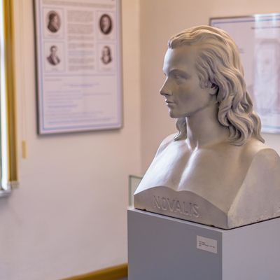 Bild vergr&ouml;&szlig;ern: Novalis-B�ste in der Gedenkst�tte