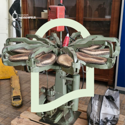 Bild vergr&ouml;&szlig;ern: Ringklebepresse